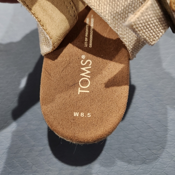 Women's Cream Platform Sandals - Picture 6 of 7